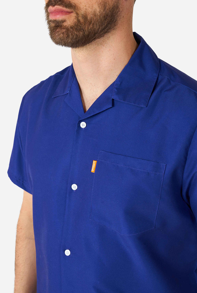Man wearing bleu summer set consisting of shirt and shorts