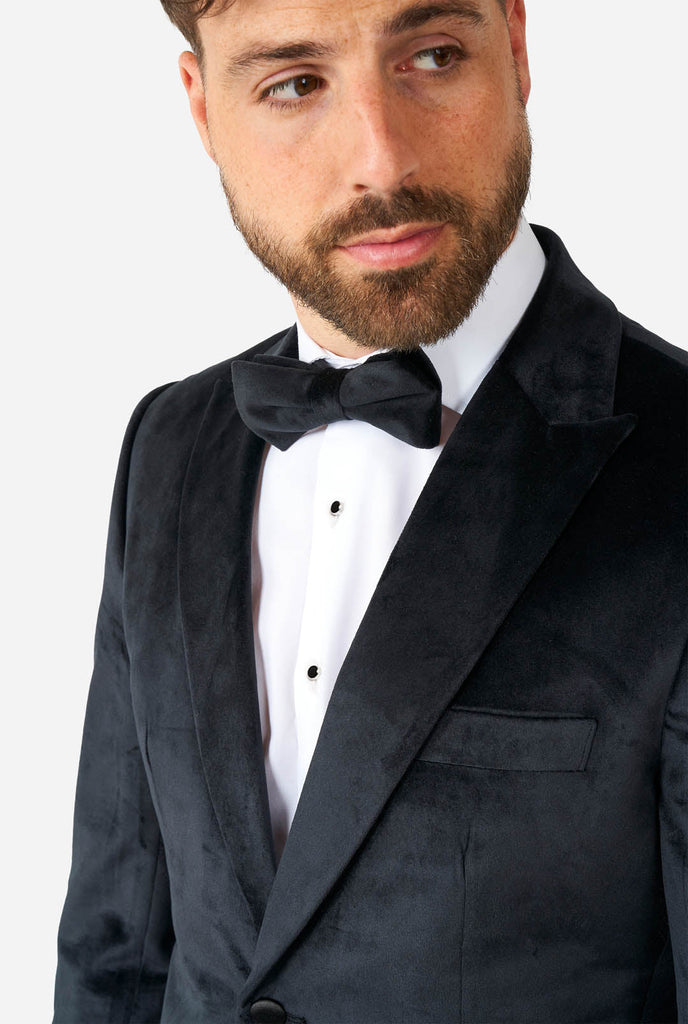 Man wearing black velvet tuxedo, close up
