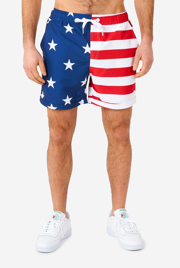 Man wearing summer outfit, consisting of shirt and shorts, with USA flag print