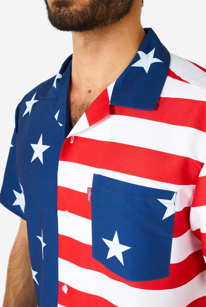 Man wearing summer outfit, consisting of shirt and shorts, with USA flag print